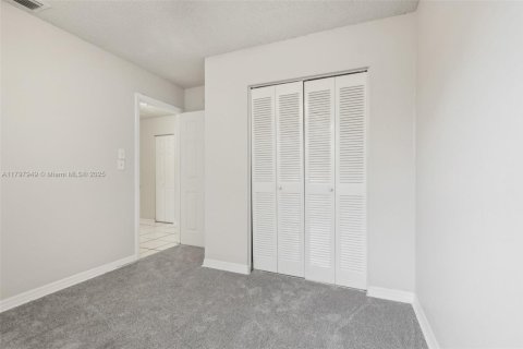 House in Lauderhill, Florida 3 bedrooms, 125.79 sq.m. № 1713392 - photo 24