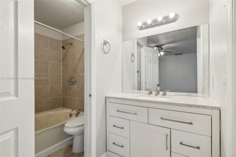 House in Lauderhill, Florida 3 bedrooms, 125.79 sq.m. № 1713392 - photo 29