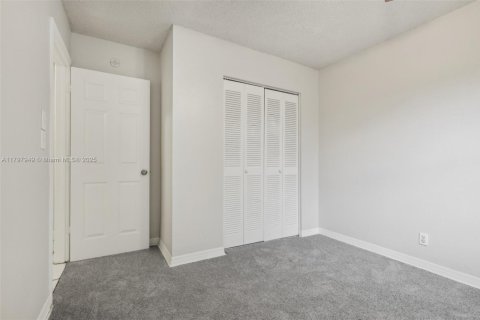 House in Lauderhill, Florida 3 bedrooms, 125.79 sq.m. № 1713392 - photo 23