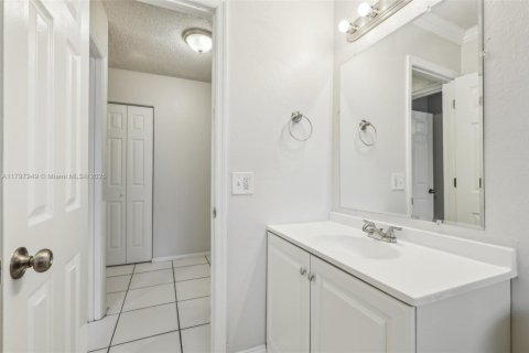 House in Lauderhill, Florida 3 bedrooms, 125.79 sq.m. № 1713392 - photo 21