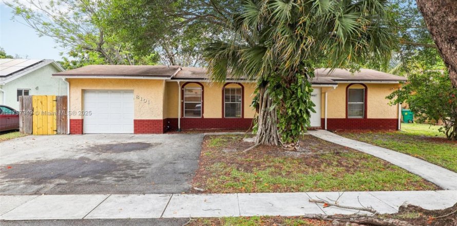House in Lauderhill, Florida 3 bedrooms, 125.79 sq.m. № 1713392