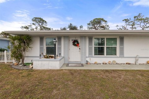 House in North Port, Florida 2 bedrooms, 98.76 sq.m. № 1529460 - photo 5