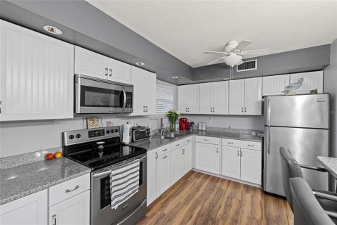 House in North Port, Florida 2 bedrooms, 98.76 sq.m. № 1529460 - photo 13