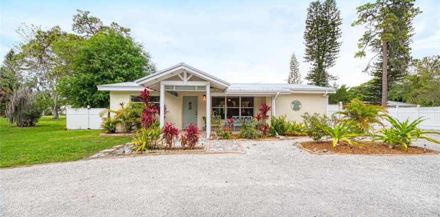 House in Sarasota, Florida 3 bedrooms, 114.64 sq.m. № 1653951