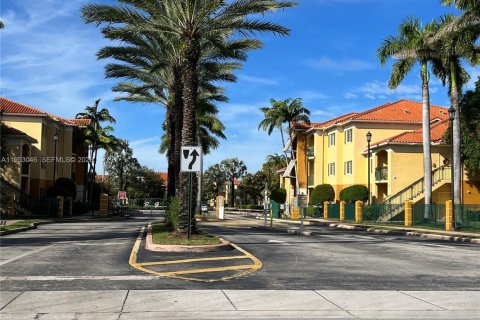 Condominio en alquiler en Doral, Florida, 2 dormitorios, 84.54 m2 № 2019555 - foto 2