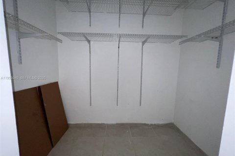 Condominio en alquiler en Doral, Florida, 2 dormitorios, 84.54 m2 № 2019555 - foto 28