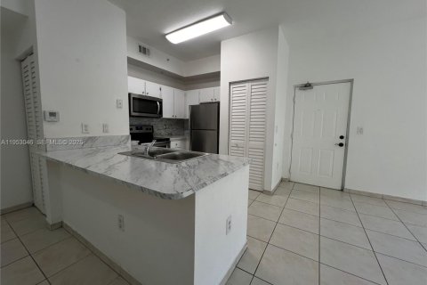 Condominio en alquiler en Doral, Florida, 2 dormitorios, 84.54 m2 № 2019555 - foto 11