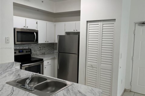 Condominio en alquiler en Doral, Florida, 2 dormitorios, 84.54 m2 № 2019555 - foto 13