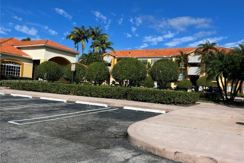 Condominio en alquiler en Doral, Florida, 2 dormitorios, 84.54 m2 № 2019555 - foto 8