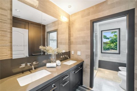 Casa en venta en Miami Beach, Florida, 7 dormitorios, 653.47 m2 № 1992200 - foto 21