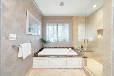 Casa en venta en Miami Beach, Florida, 7 dormitorios, 653.47 m2 № 1992200 - foto 19