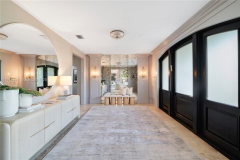 Casa en venta en Miami Beach, Florida, 7 dormitorios, 653.47 m2 № 1992200 - foto 2