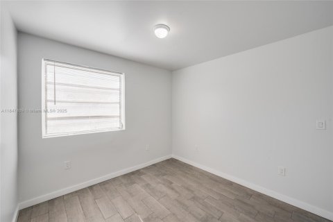 Villa ou maison à louer à Miami, Floride: 2 chambres, 51.1 m2 № 1849018 - photo 9