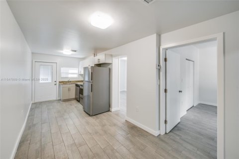 Villa ou maison à louer à Miami, Floride: 2 chambres, 51.1 m2 № 1849018 - photo 3