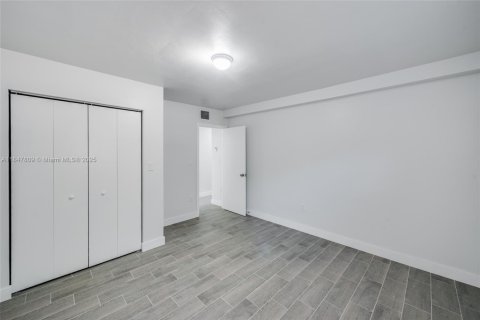 Villa ou maison à louer à Miami, Floride: 2 chambres, 51.1 m2 № 1849018 - photo 10