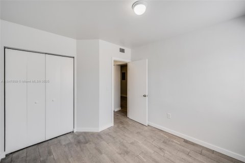 Villa ou maison à louer à Miami, Floride: 2 chambres, 51.1 m2 № 1849018 - photo 8