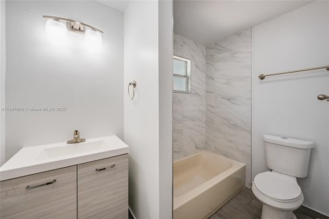 Villa ou maison à louer à Miami, Floride: 2 chambres, 51.1 m2 № 1849018 - photo 7