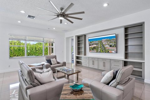 House in Lake Worth, Florida 5 bedrooms, 343.74 sq.m. № 2399652 - photo 10