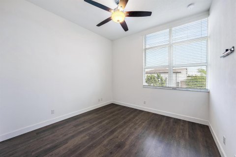House in Lake Worth, Florida 5 bedrooms, 343.74 sq.m. № 2399652 - photo 23