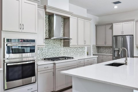 House in Lake Worth, Florida 5 bedrooms, 343.74 sq.m. № 2399652 - photo 2