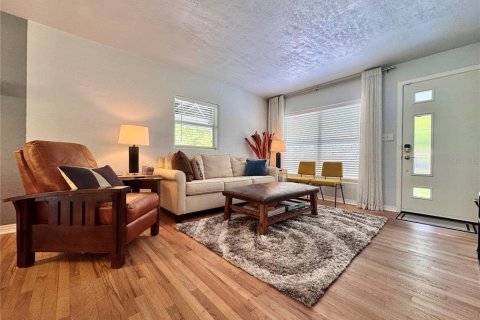 House in Orlando, Florida 3 bedrooms, 138.61 sq.m. № 1796597 - photo 6
