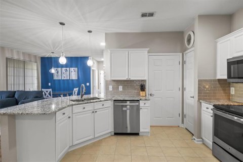 Condo in Davenport, Florida, 3 bedrooms  № 2137643 - photo 8