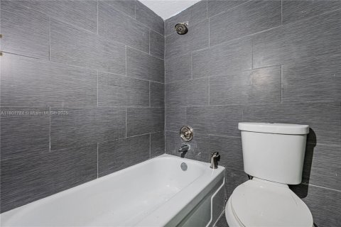 Condominio en venta en Lauderhill, Florida, 2 dormitorios, 102.66 m2 № 1959650 - foto 23