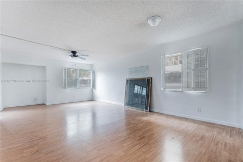Condominio en venta en Lauderhill, Florida, 2 dormitorios, 102.66 m2 № 1959650 - foto 4