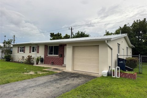 Casa en alquiler en Miami, Florida, 3 dormitorios, 134.71 m2 № 1895493 - foto 1