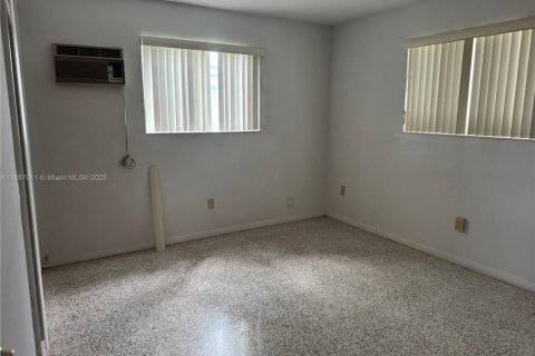 Casa en alquiler en Miami, Florida, 3 dormitorios, 134.71 m2 № 1895493 - foto 15
