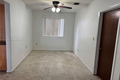 Casa en alquiler en Miami, Florida, 3 dormitorios, 134.71 m2 № 1895493 - foto 4