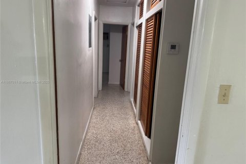 Casa en alquiler en Miami, Florida, 3 dormitorios, 134.71 m2 № 1895493 - foto 25