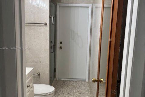Casa en alquiler en Miami, Florida, 3 dormitorios, 134.71 m2 № 1895493 - foto 8