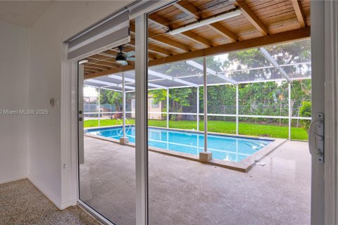 Casa en alquiler en Miami, Florida, 3 dormitorios, 134.71 m2 № 1895493 - foto 27