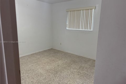 Casa en alquiler en Miami, Florida, 3 dormitorios, 134.71 m2 № 1895493 - foto 13