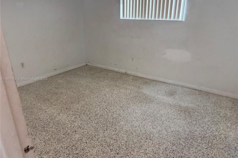 Casa en alquiler en Miami, Florida, 3 dormitorios, 134.71 m2 № 1895493 - foto 11