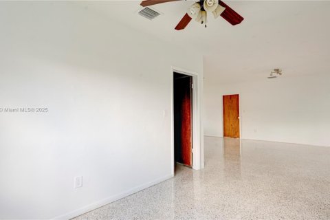 Casa en alquiler en Miami, Florida, 3 dormitorios, 134.71 m2 № 1895493 - foto 26