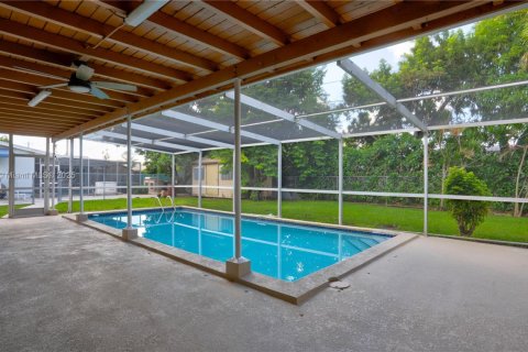 Casa en alquiler en Miami, Florida, 3 dormitorios, 134.71 m2 № 1895493 - foto 20