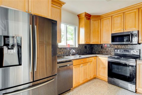Casa en alquiler en Miami, Florida, 3 dormitorios, 134.71 m2 № 1895493 - foto 29