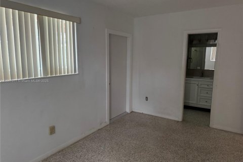 Casa en alquiler en Miami, Florida, 3 dormitorios, 134.71 m2 № 1895493 - foto 16