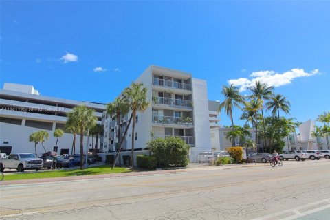Снять в аренду кондоминиум в Майами-Бич, Флорида 1 спальня, 62.24м2, № 1998531 - фото 18