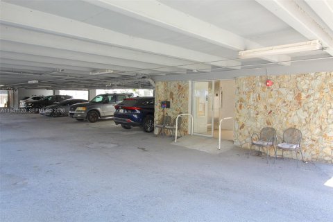 Снять в аренду кондоминиум в Майами-Бич, Флорида 1 спальня, 62.24м2, № 1998531 - фото 22