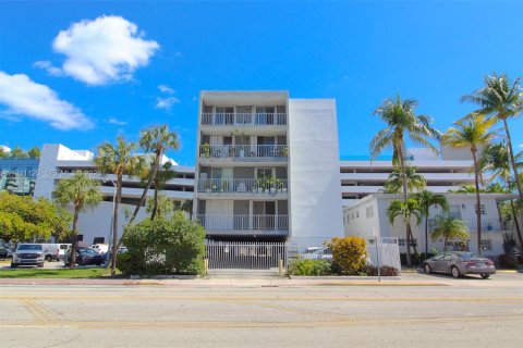 Снять в аренду кондоминиум в Майами-Бич, Флорида 1 спальня, 62.24м2, № 1998531 - фото 17