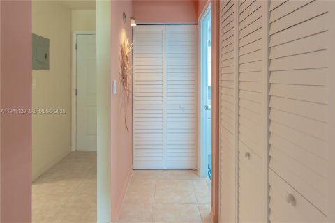 Снять в аренду кондоминиум в Майами-Бич, Флорида 1 спальня, 62.24м2, № 1998531 - фото 12