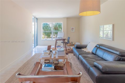 Снять в аренду кондоминиум в Майами-Бич, Флорида 1 спальня, 62.24м2, № 1998531 - фото 3