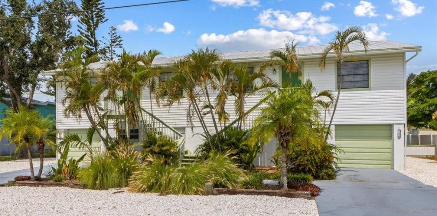 Propiedad comercial en Bradenton, Florida 4 dormitorios, 169.92 m2 № 1799786