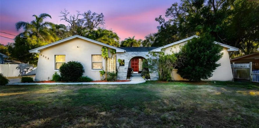 Villa ou maison à Tampa, Floride 3 chambres, 206.52 m2 № 2147453