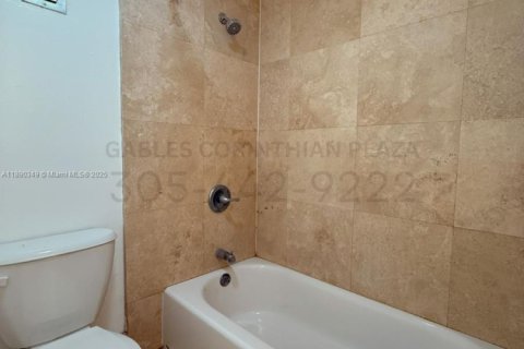 Appartement à louer à Coral Gables, Floride: 63 chambres, 78.97 m2 № 1946889 - photo 8
