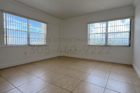 Appartement à louer à Coral Gables, Floride: 63 chambres, 78.97 m2 № 1946889 - photo 5