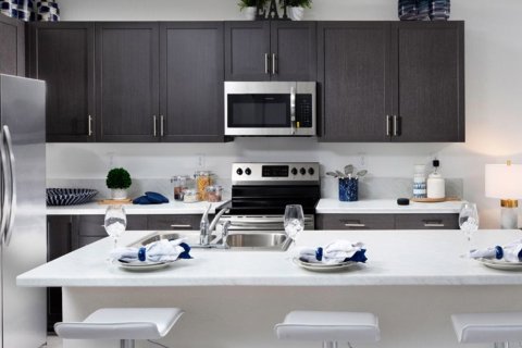 Adosado en venta en Miami, Florida, 4 dormitorios, 181 m2 № 73111 - foto 1